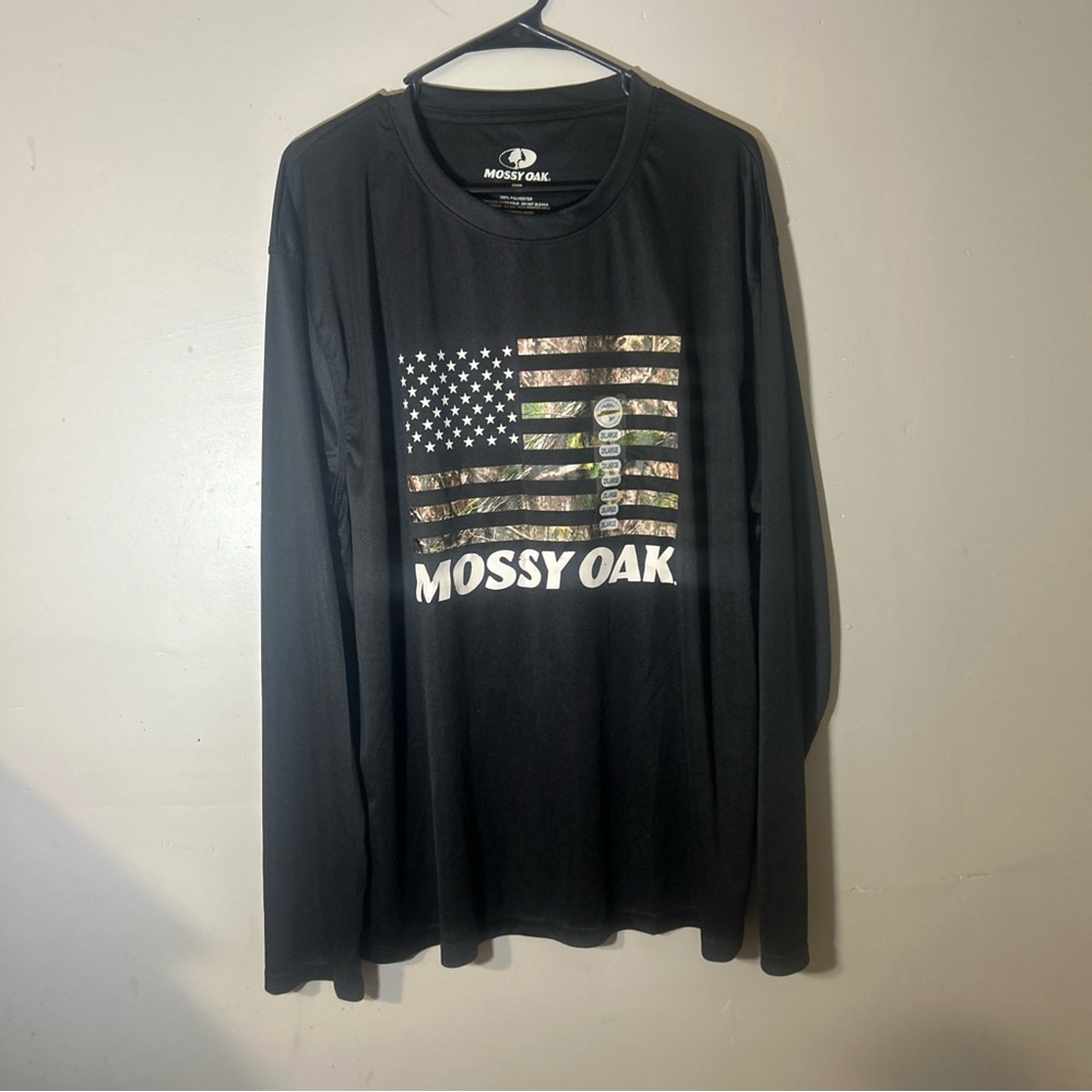 Mossy Oak Black Tee with Flag Design